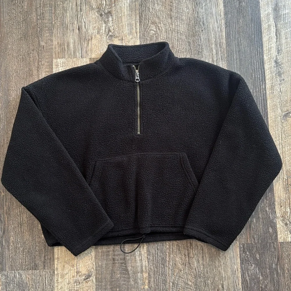 American Eagle Cropped Black Sherpa Fleece Sweatshirt Sweater Top Women’s Medium - Picture 4 of 11
